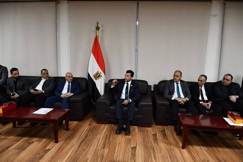 وزير الرياضة يلتقي لاعبي منتخب رفع الأثقال