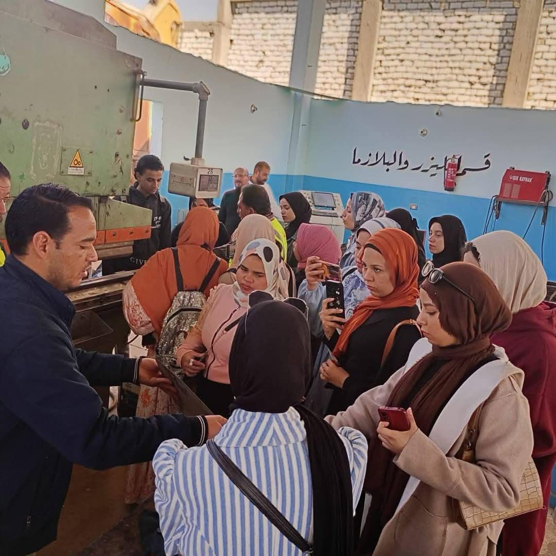 قسم ميكانيكا إنتاج بكلية التكنولوجيا والتعليم بسوهاج تنظم زيارة ميدانية للطلاب لمصنع تشكيل المعادن