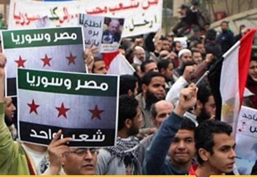 بالورود والمحبة.. سوريون يعتذرون للمصريين بعد تظاهرات دمشق