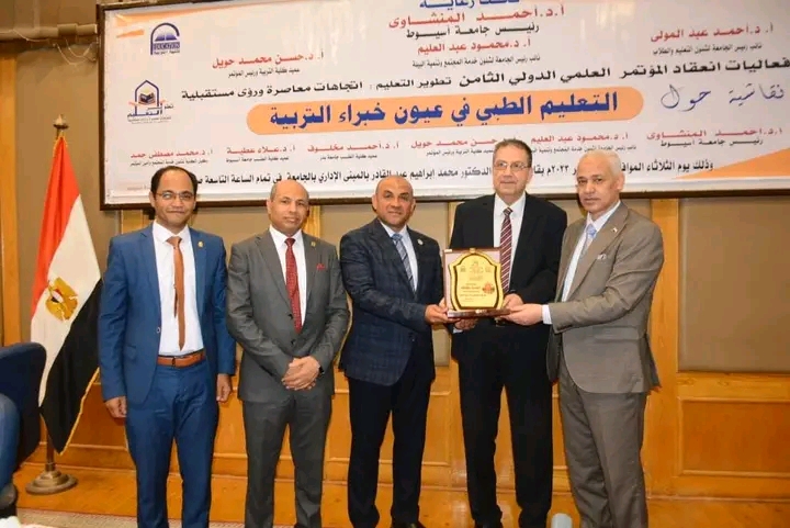 جامعة أسيوط تعقد حلقة نقاشية بعنوان 