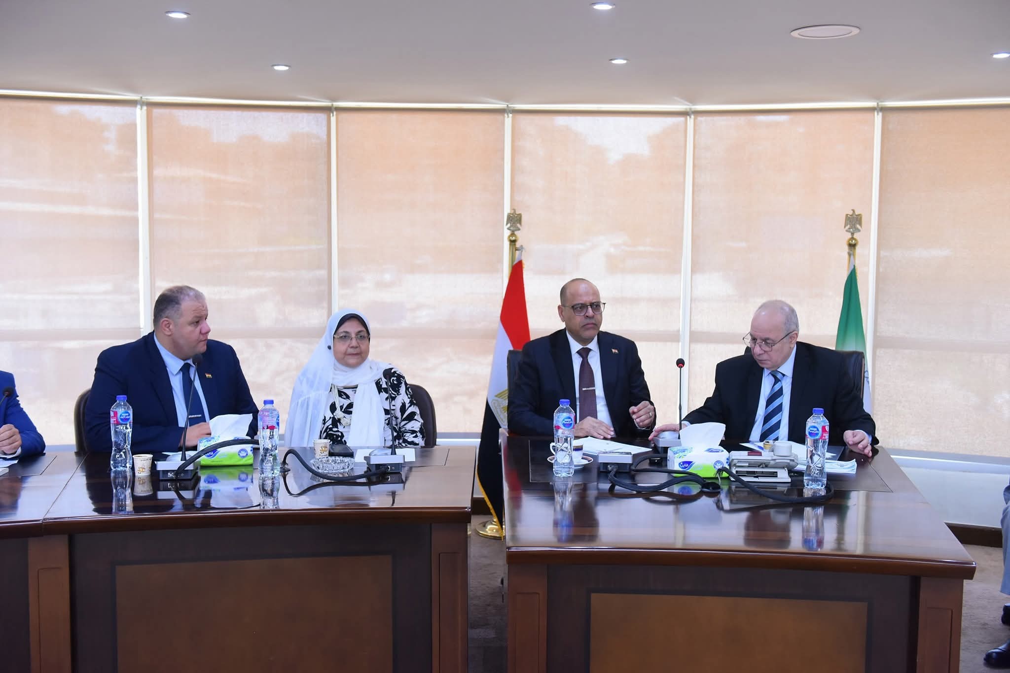 وزير العمل يلتقى قيادات الاتحاد المصرى لمقاولي التشييد والبناء لتفعيل التعاون فى الملفات المُشتركة