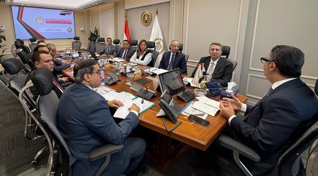 وزير التموين يتابع من غرفة العمليات المركزية استقرار الأسواق وتوافر السلع بعد تطبيق الأسعار الجديدة للمنتجات البترولية