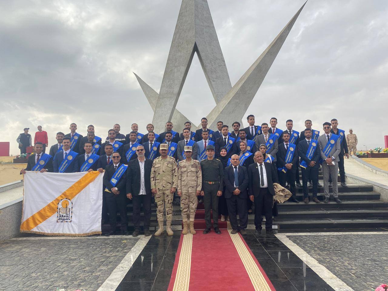 طلاب جامعة أسيوط في زيارة ميدانية لمتحف الجيش الثالث الميداني ومزار عيون موسى بسيناء