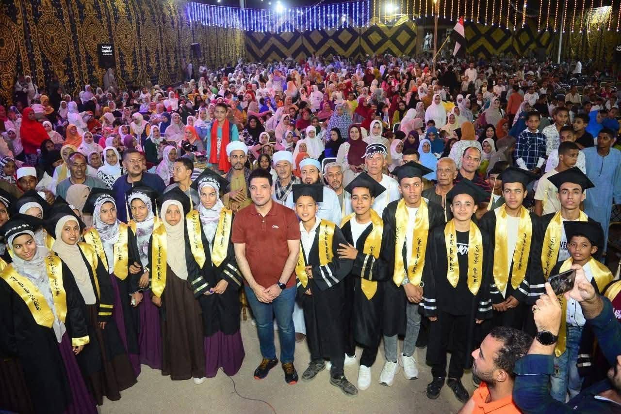 نائب محافظ سوهاج يكرم 700 طالب و24 حافظًا للقرآن الكريم في شطورة
