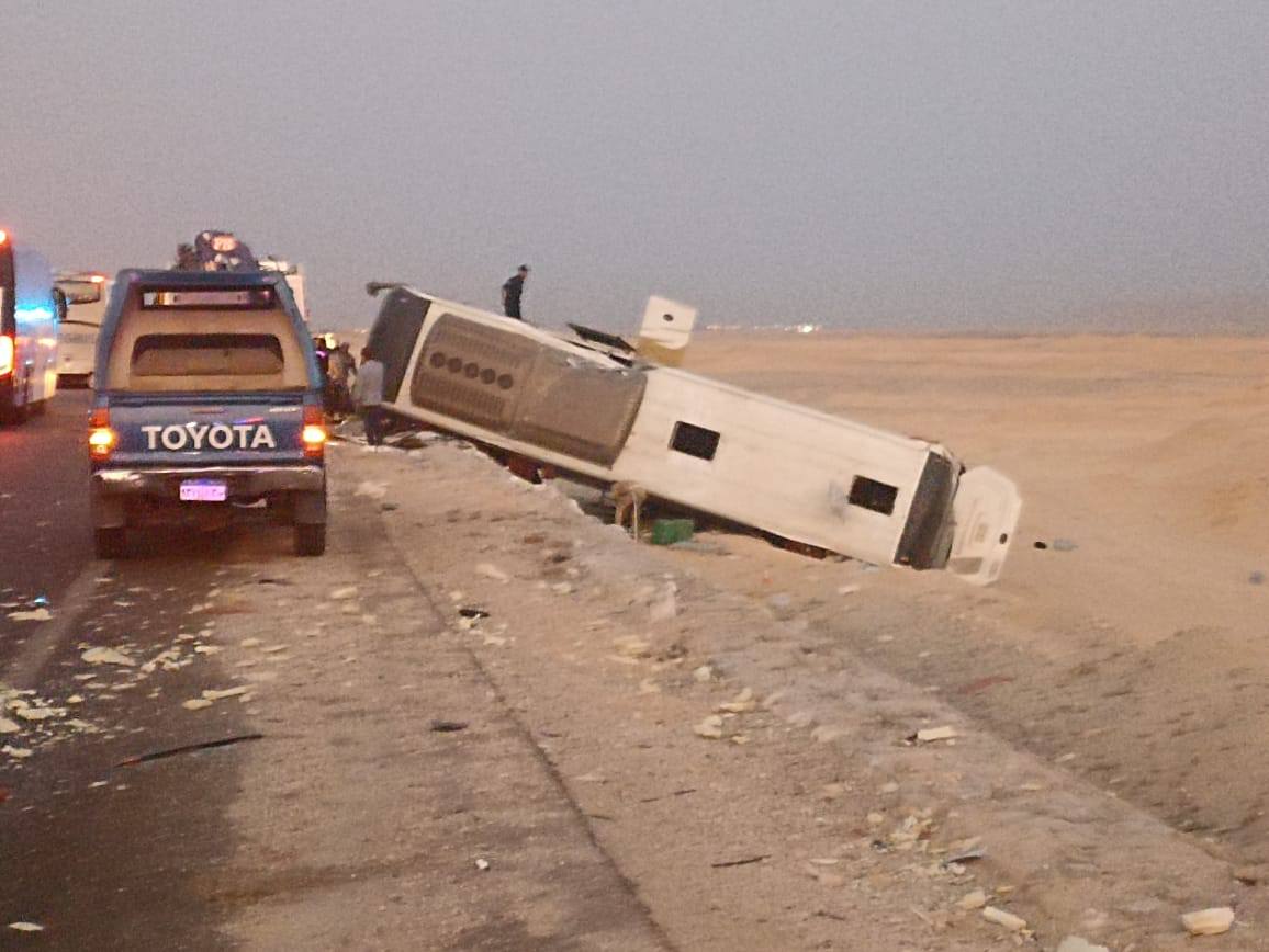 محافظ أسيوط يتابع الحالة الصحية لمصابي حادث تصادم أتوبيس نقل ركاب
