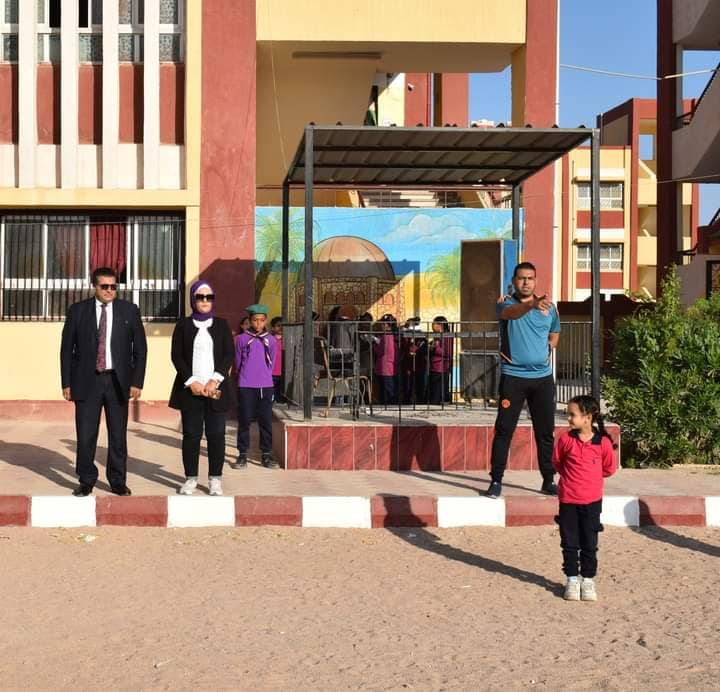 وكيل الوزارة يشهد طابور الصباح بمدرسة الزهور الابتدائية بطور سيناء 