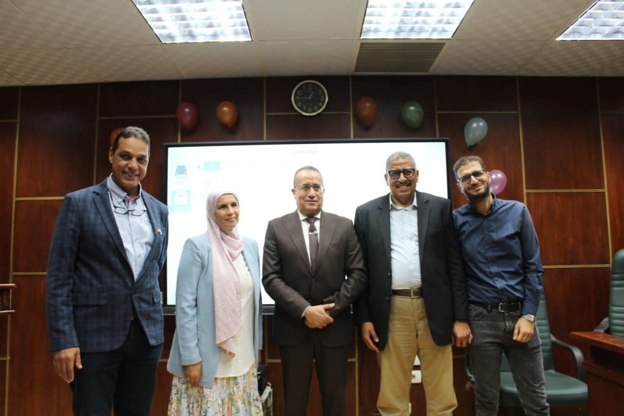 مستشفيات جامعة أسيوط تكرم المهندسة عبير بخيت تقديراً لعطائها وإنجازاتها 