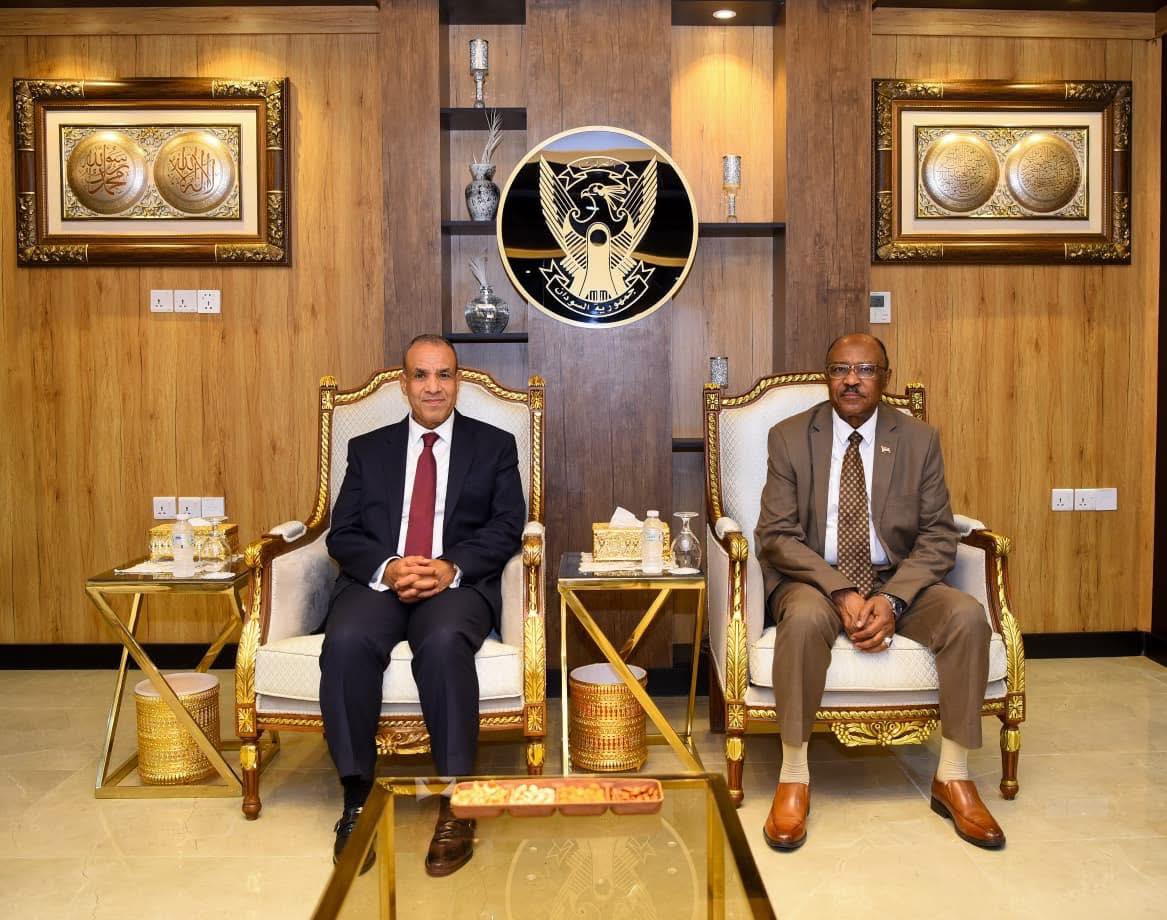 وزير الخارجية يلتقي نظيره السوداني لتعزيز التعاون ودعم الاستقرار