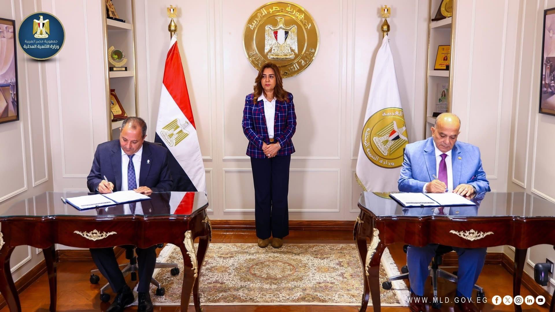 توقيع عقد لتطوير منظومة النظافة بمحافظة بورسعيد