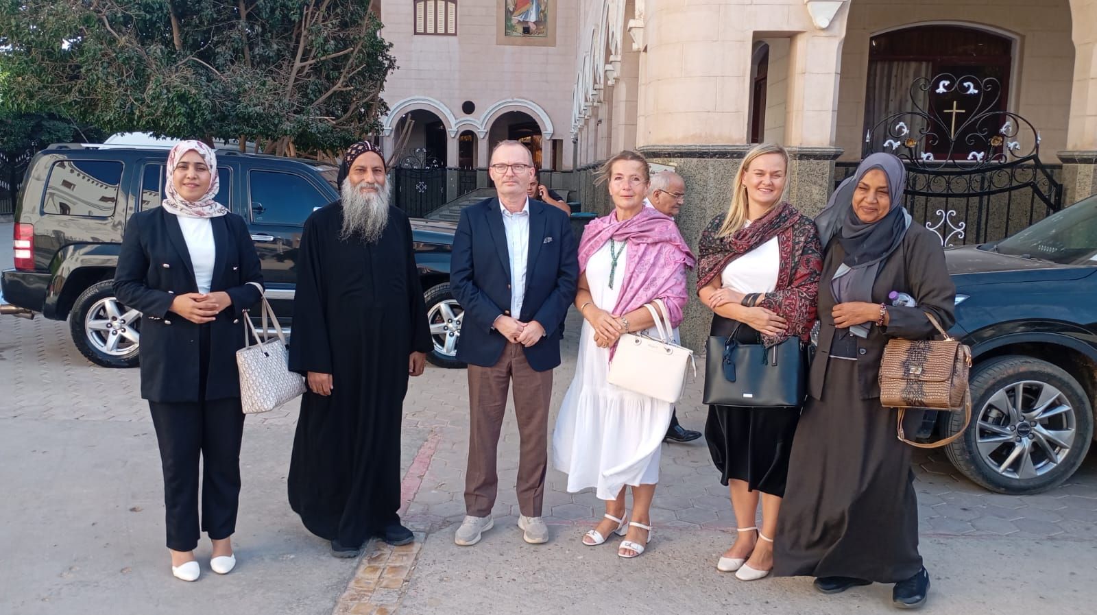 السفير التشيكي يزور دير المحرق بالقوصية ضمن جولته بالمحافظة