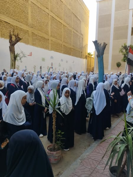 طابور الصباح في معهد فتيات غرب شبرا الخيمة.. التزام وانضباط وتوجيهات شيخ الأزهر