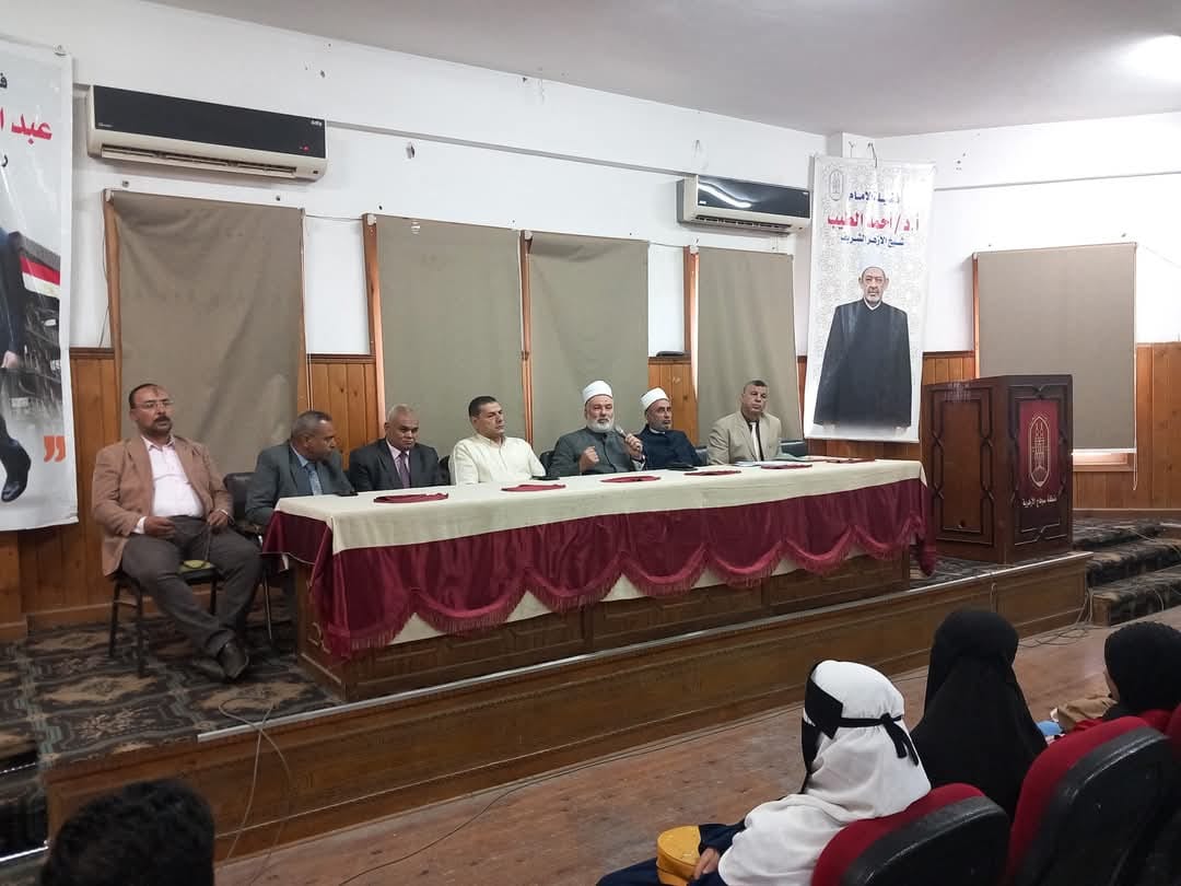 رئيس منطقة سوهاج الأزهرية يفتتح فعاليات البرنامج التثقيفي لطلاب البرنامج التأهيلي 