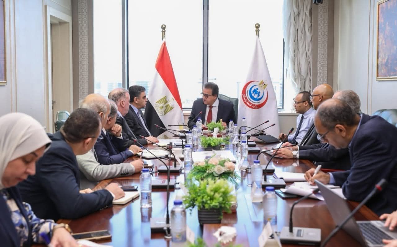 نائب رئيس مجلس الوزراء ووزير الصحة يعقد اجتماعًا لمتابعة نتائج زيارته الرسمية إلى الصين