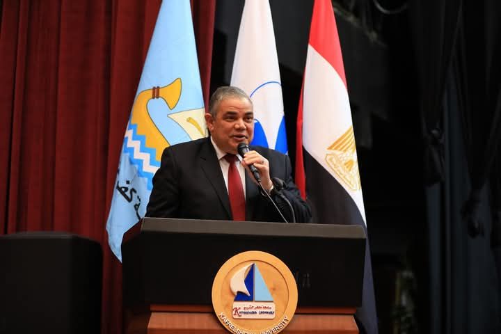 رئيس جامعه كفر الشيخ يوم الشهيد تخليدا لذكرى كل شهيد ضحى فداء وطنه