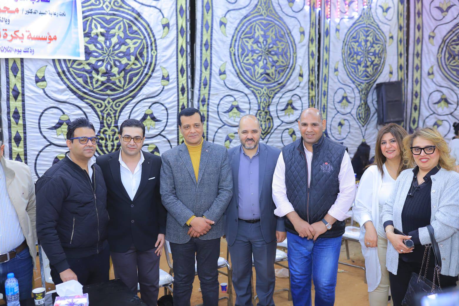مدير تعليم سوهاج يشارك طلاب مدرسة التربية الفكرية حفل الإفطار الجماعي.