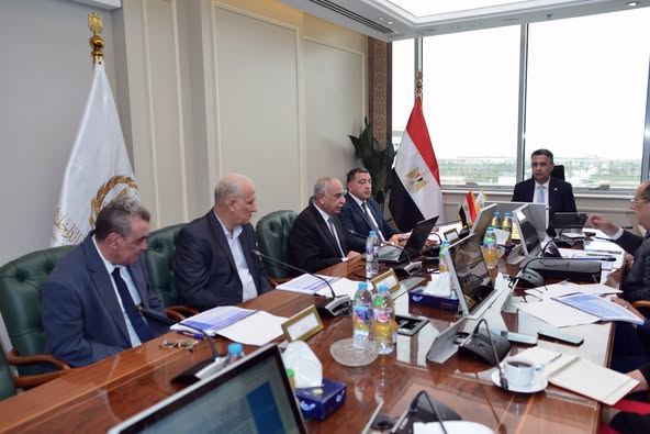 وزير التموين يعقد اجتماعًا مع شركة الإسكندرية للزيوت والصابون لبحث خطط التوسع وتحقيق استقرار السوق