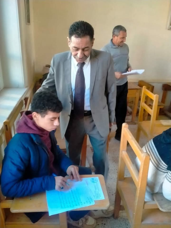 جاويش يتابع امتحانات النقل الثانوي بمعهد المنيا الثانوي بنين