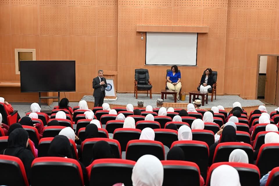 جامعة الغردقة تشهد افتتاح أولى دورات التربية الوطنية للإناث بالتعاون مع قوات الدفاع الشعبى والعسكريى