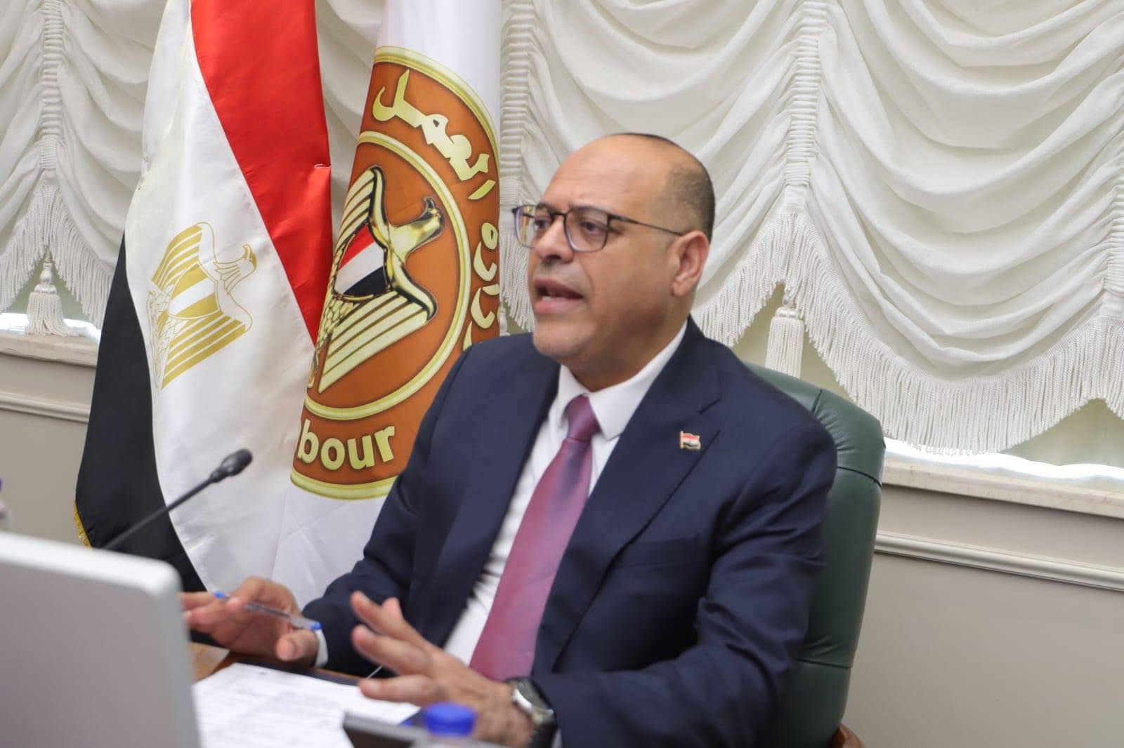 وزير العمل يوضح ضوابط وآليات تحرير عقود العمل وفقًا للقانون الجديد