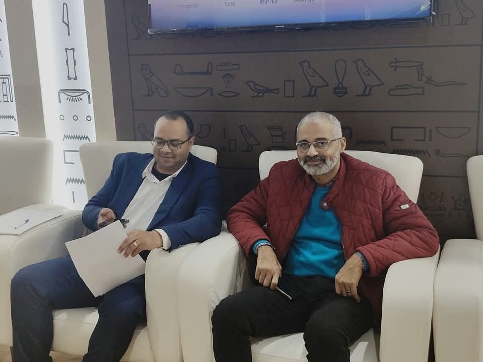 مناقشة ديوان «الأيام حين تعبر خائفة» في ملتقى الإبداع الشعري بمعرض الكتاب
