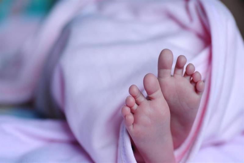 نيابة الفيوم: حبس 4 متهمين بتهمة إلقاء رضيع واستدعاء 3 أطباء