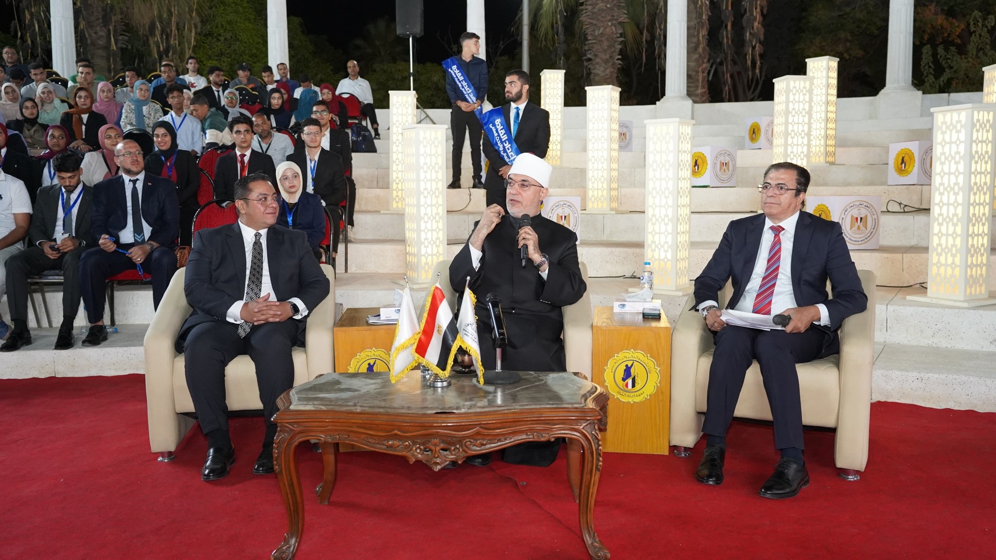 التعليم العالي : فضيلة المفتي في رحاب معهد إعداد القادة .. حوار يجمع بين الفكر والتجديد لبناء وعي الشباب المصري