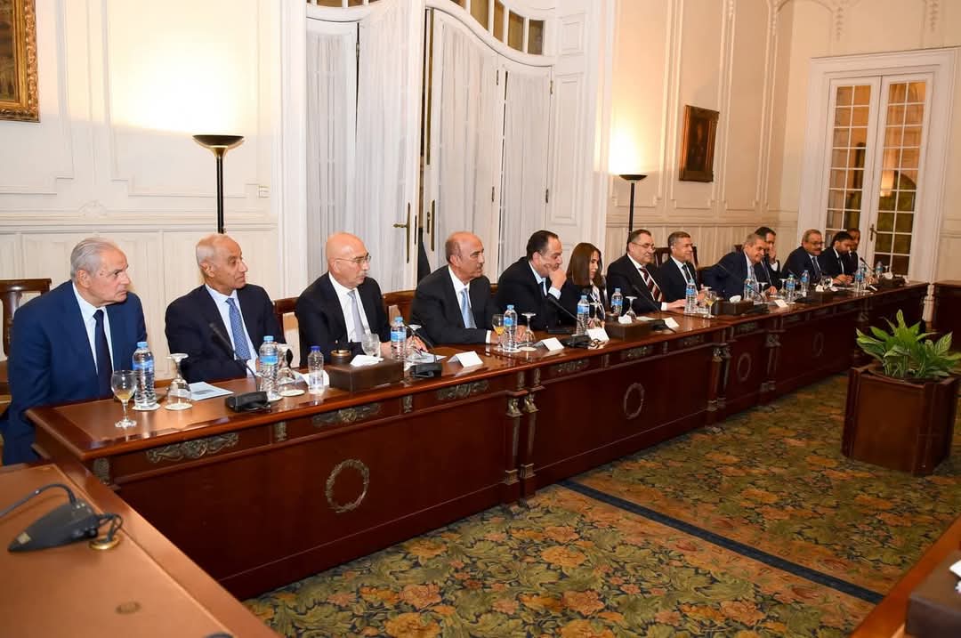 وزير الخارجية والهجرة يستقبل أعضاء مجلس التعاون المصري الكويتي