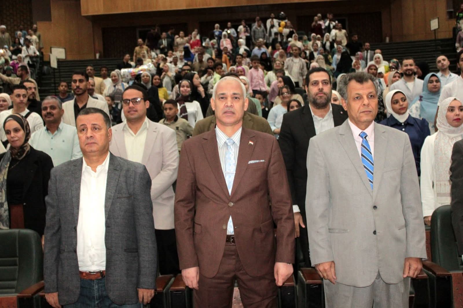 جامعة أسيوط تحتفل بتخريج الدفعة 26 من طلاب كلية الآداب