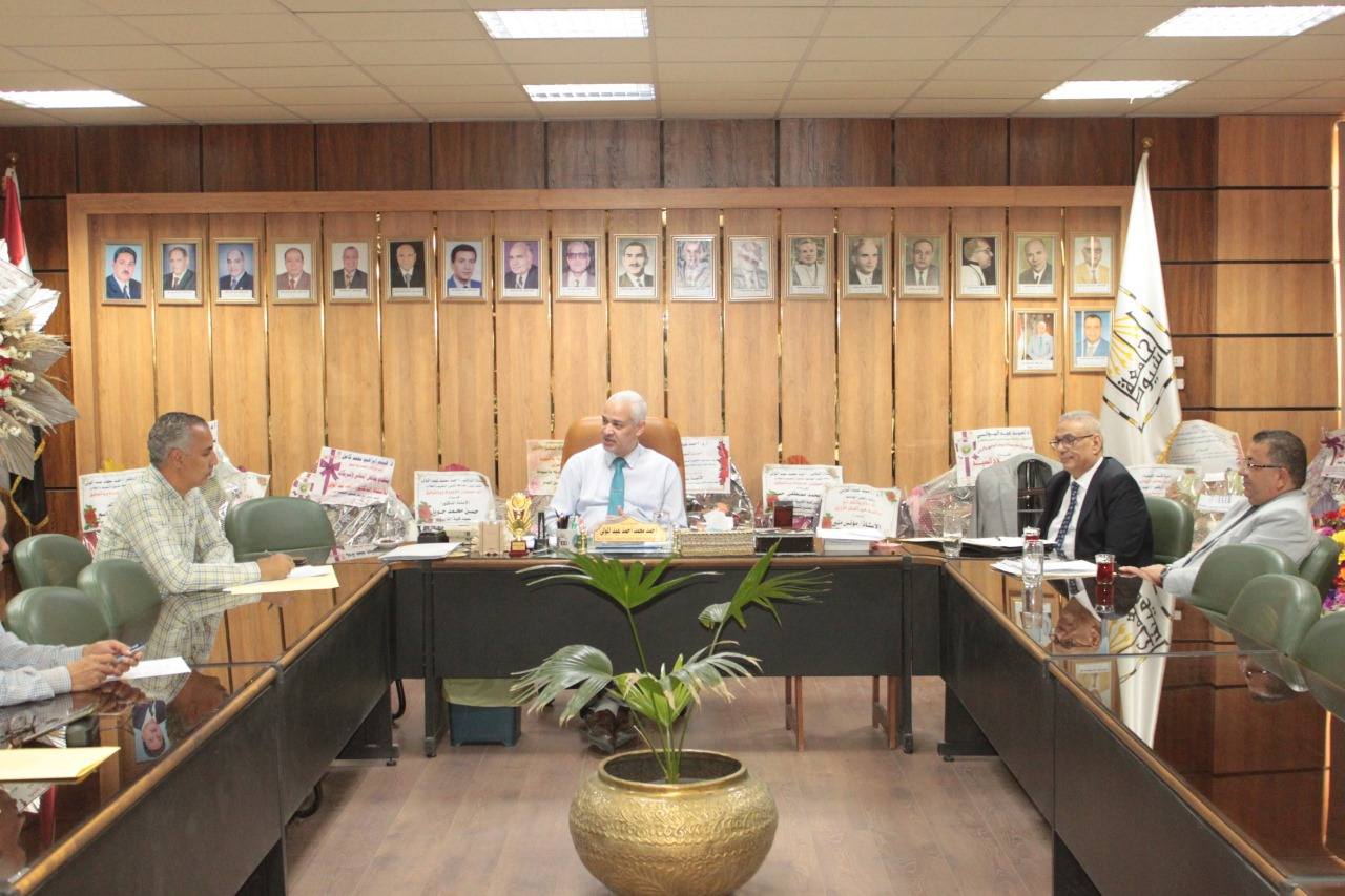 جامعة أسيوط تعقد اجتماع مجلس إدارة صندوق التكافل الاجتماعي للطلاب لدعم غير القادرين