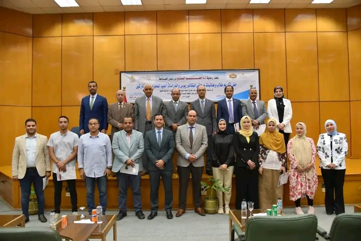 رئيس جامعة أسيوط يحتفي بالفائزين في مسابقة 