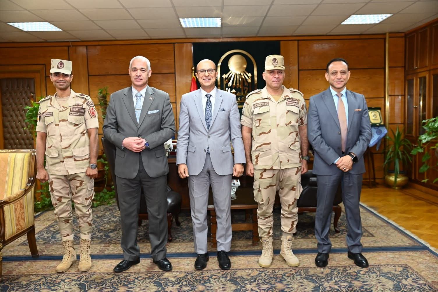 الدكتور المنشاوي يستقبل المستشار العسكري للمحافظة لبحث سبل التعاون وتلقي التهنئة بالمولد النبوي الشريف