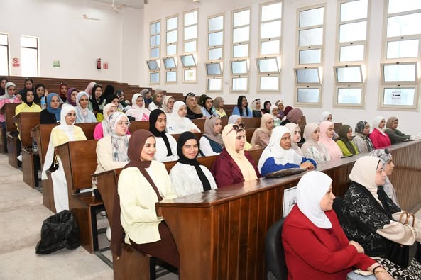 جامعة قناة السويس تنظم اللقاء التعريفي بكلية الصيدلة لاستقبال طلابها الجدد لعام 2025