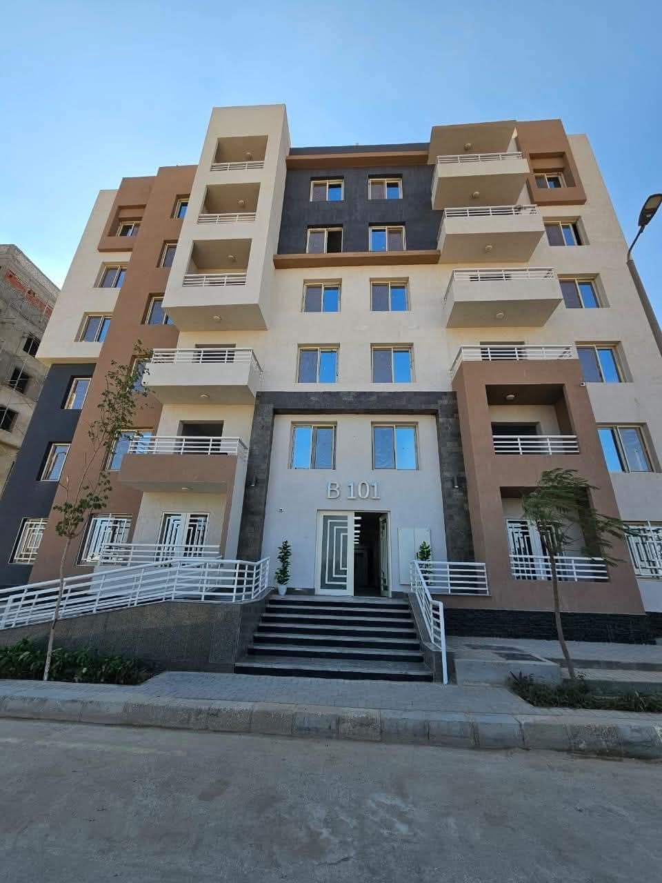 وزير الإسكان يتابع موقف تنفيذ وحدات 