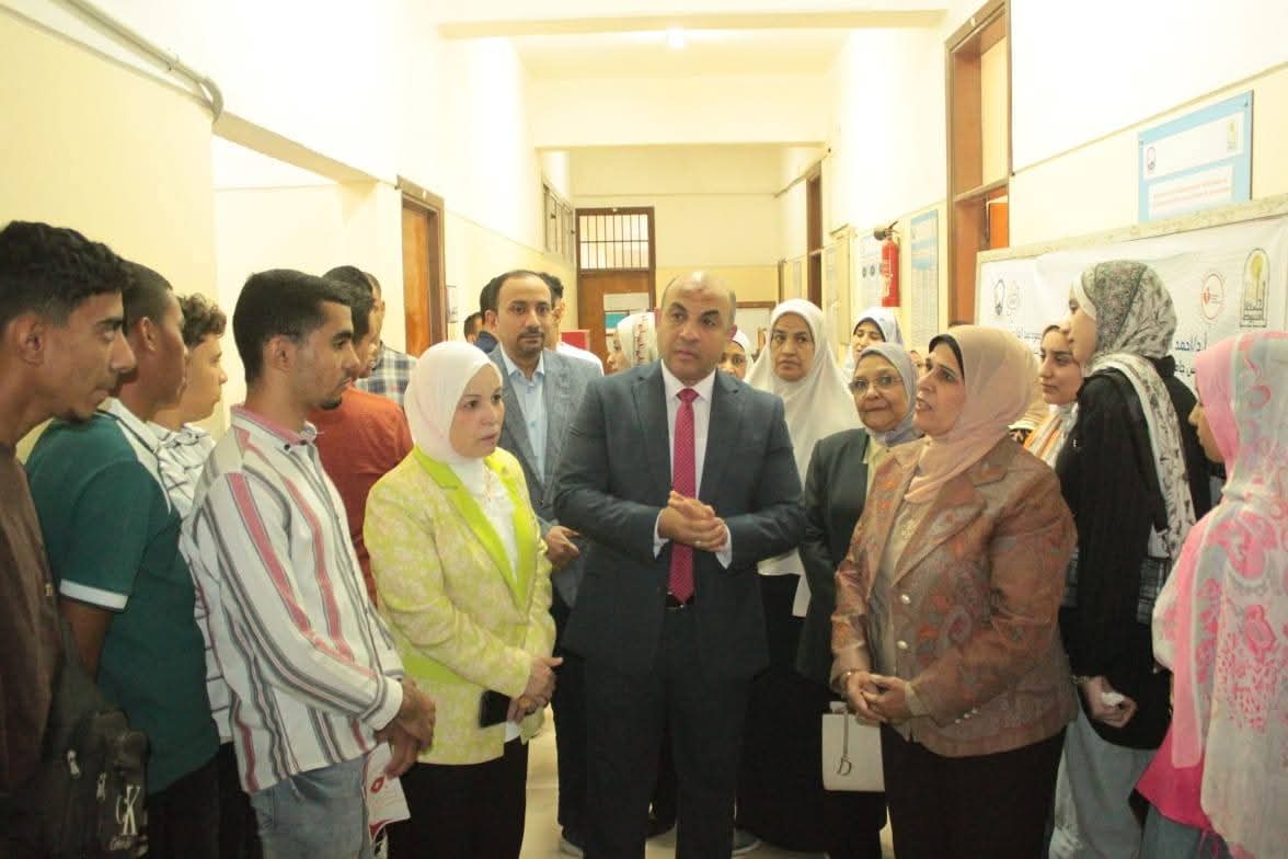 كلية التمريض بجامعة أسيوط تنظم حملة تطعيم ضد فيروس الكبد الوبائي 