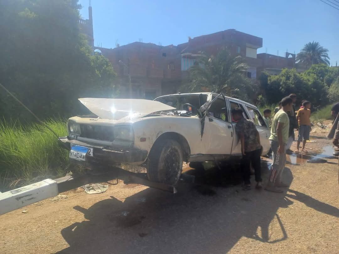 حادث مأساوي .. مصرع اسرة كاملة في انقلاب سيارة في ترعة بالمنشاة سوهاج
