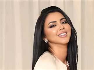 منة جلال تنعى إيناس النجار بعد رحيلها بكلمات حزينه