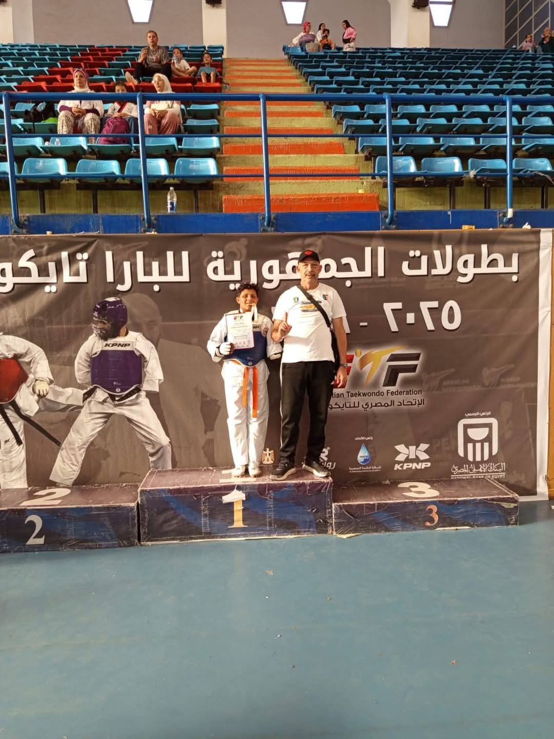 محافظ كفر الشيخ يهنئ ابطال البارا تايكوندو بالمحافظه لحصولهم ٥ ميداليات فى بطوله الجمهوريه  