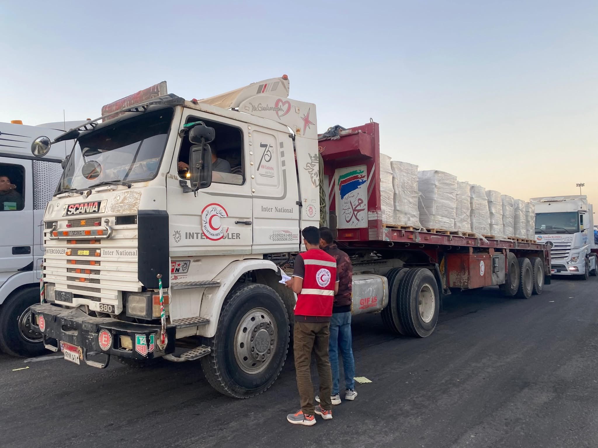 قافلة «زاد العزة» الـ 59 من مصر إلى غزة تحمل أكثر من 10 آلاف طن مساعدات إنسانية وبترولية