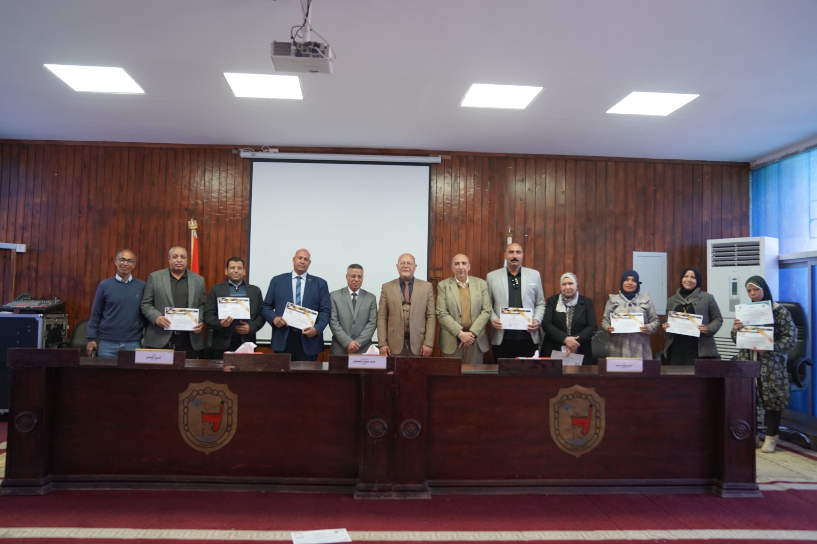 رئيس جامعة سوهاج يُكرم 567 موظفًا في ختام الدورات التدريبية ضمن مبادرة بداية 