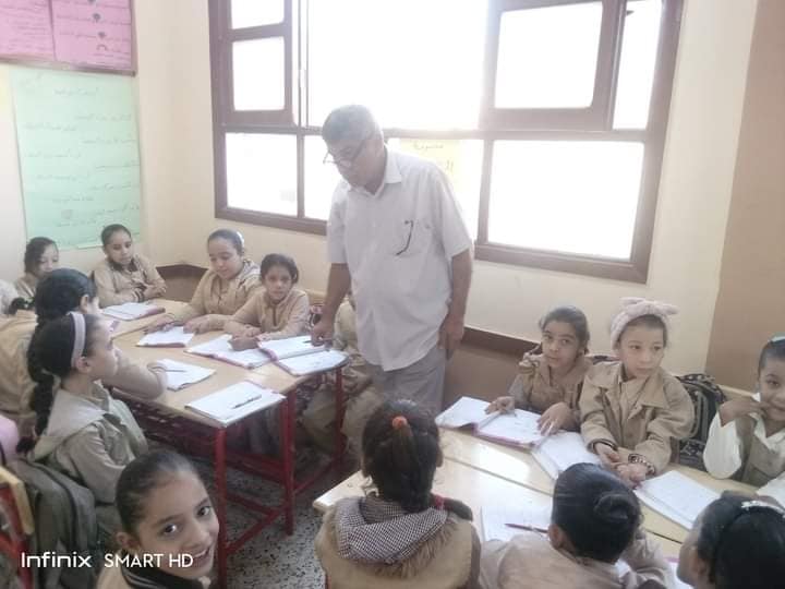 مدير ادارة الواسطي في متابعه لمدرسة الشهيد مصطفى حمدون