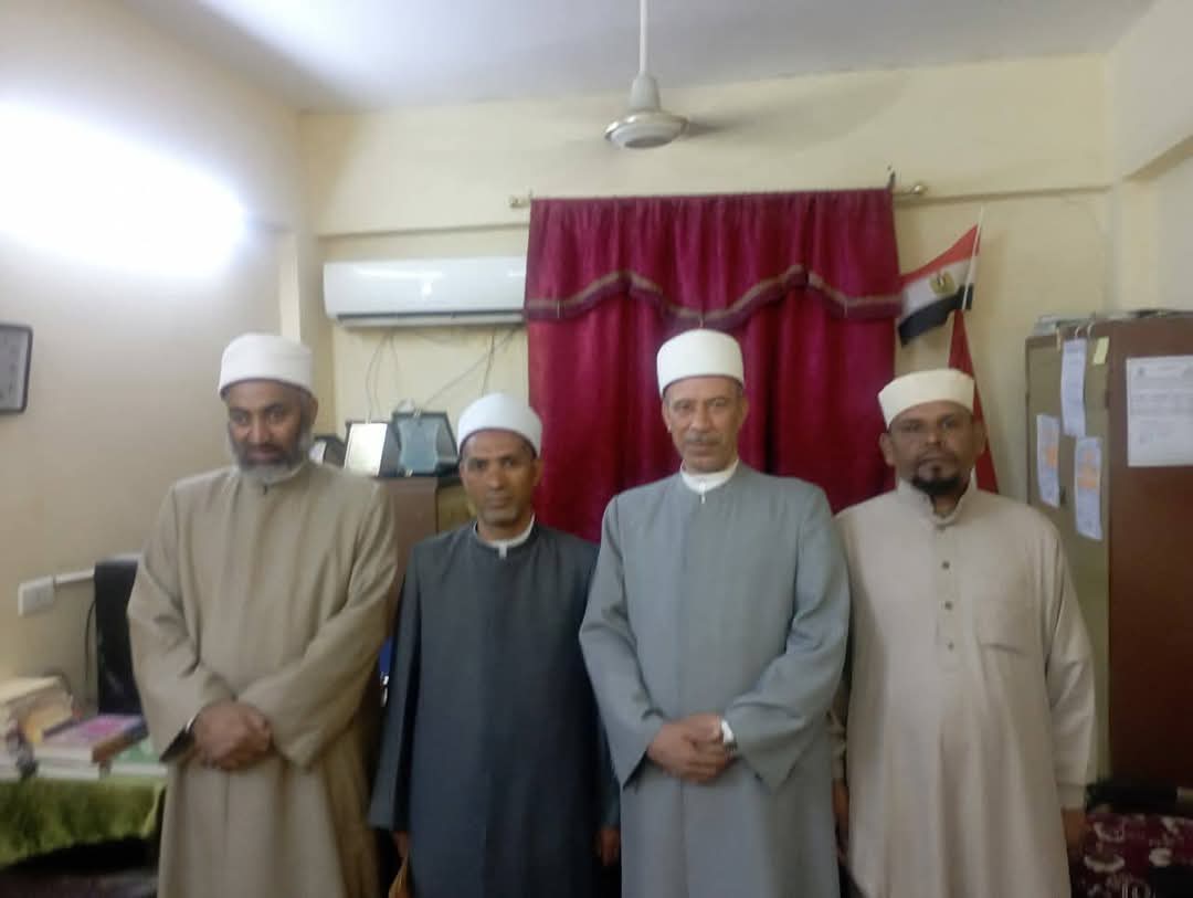 وفد من شئون القرآن يتابع إنجازات المشروع الصيفي بطهطا الأزهرية