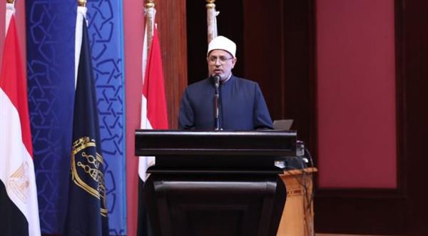 رئيس جامعة الأزهر يشارك في تخريج الوافدين 