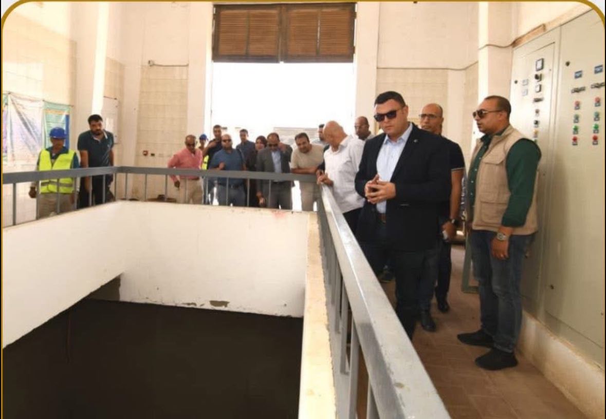 وزير الإسكان يتفقد محطة رفع صرف صحي ابني بيتك ٥ بمدينة حدائق أكتوبر
