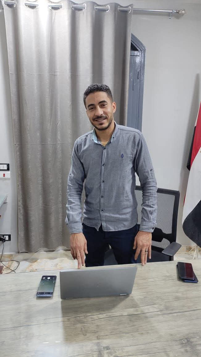 مصطفى زين ابوماضي يحذر من النصب الالكتروني 