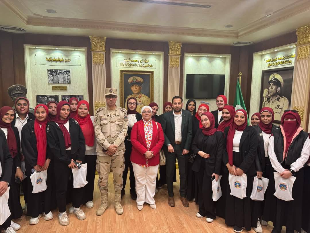 طلاب جامعة القاهرة فى زيارة ميدانية إلى قاعدة محمد نجيب العسكرية بمطروح