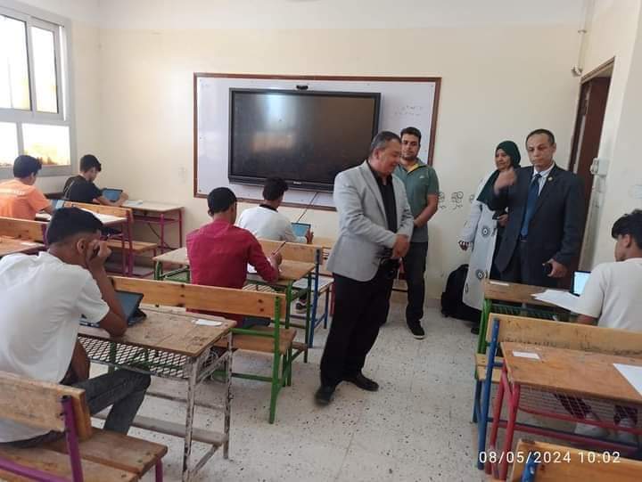 رئيس مدينه طور سيناء  يتابع لجان  امتحانات النقل العام 