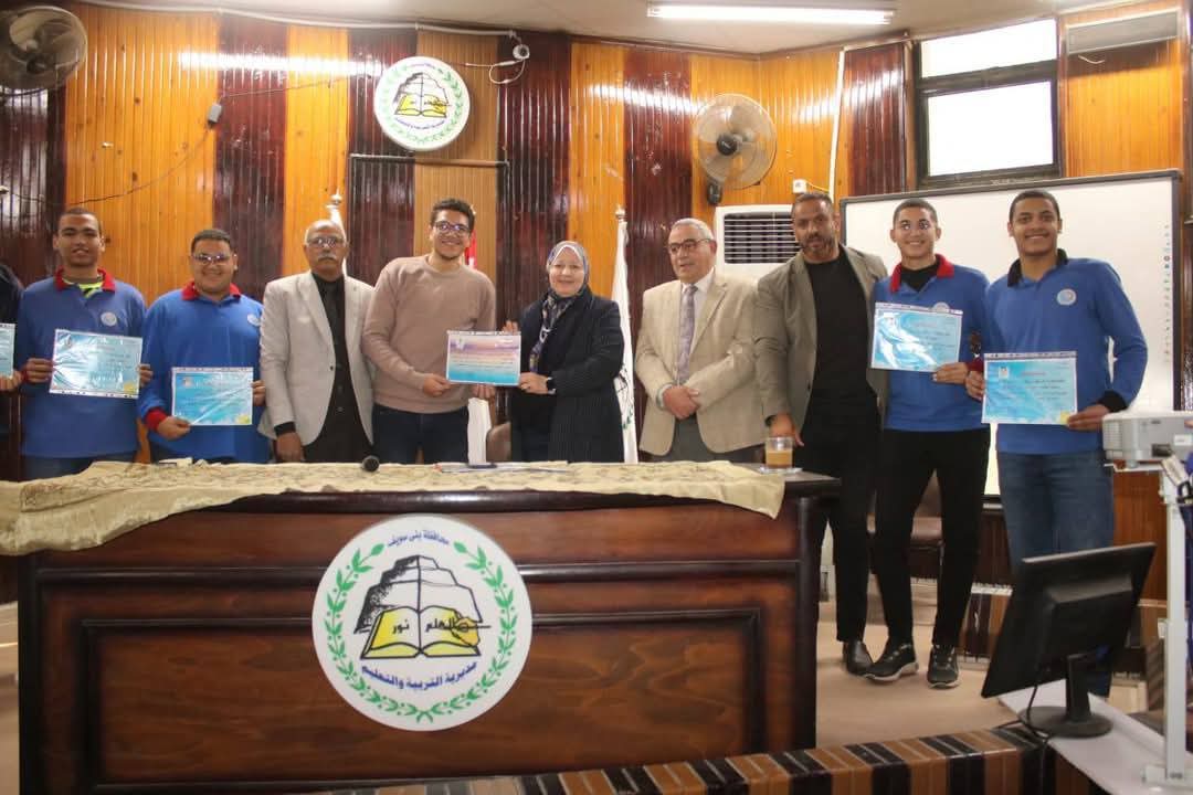 وكيل وزارة  تعليم بني سويف تكرم المدارس الفائزة في مسابقة رواد