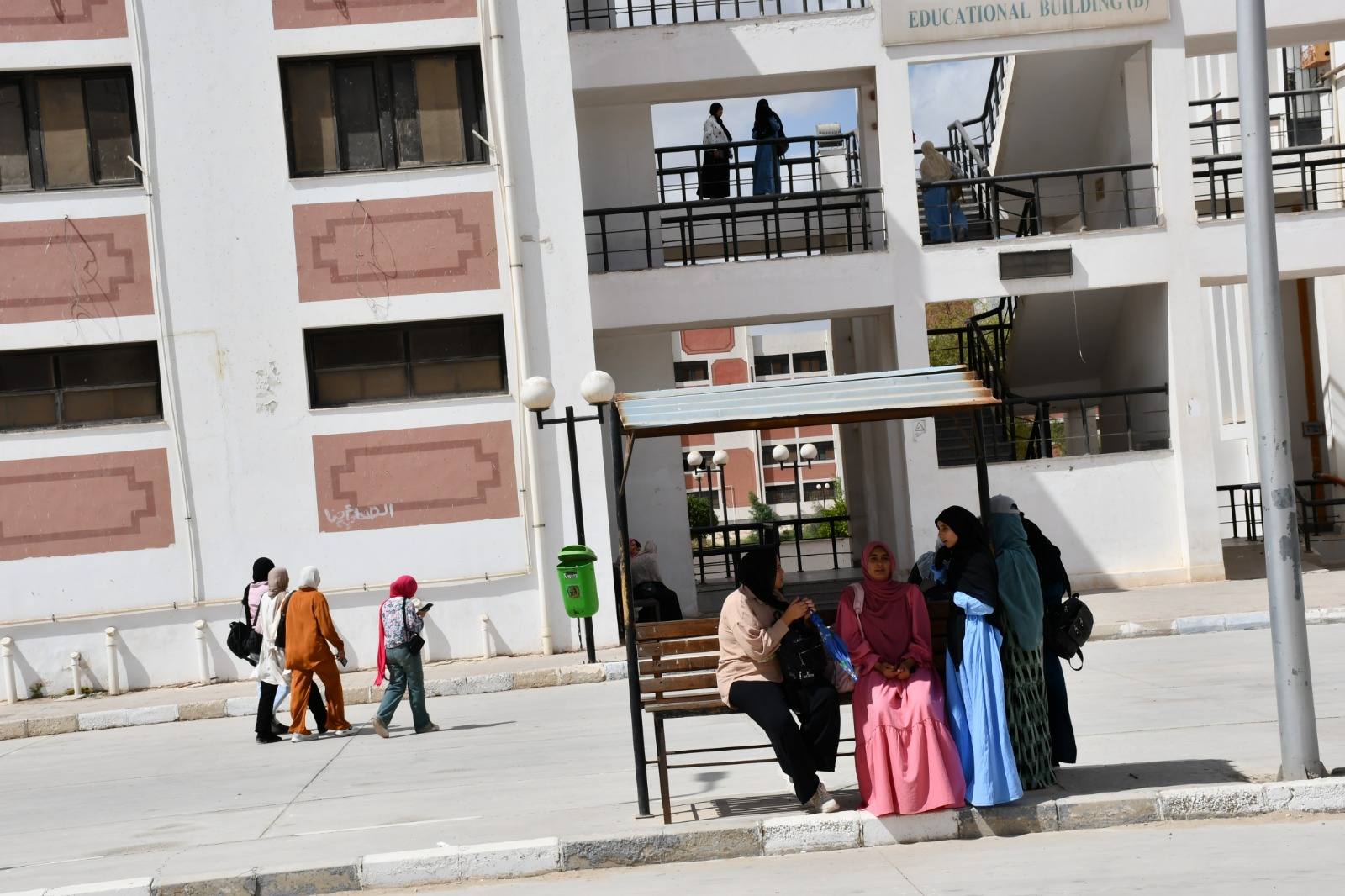 رئيس جامعة قناة السويس يتابع انطلاق الدراسة بكلية التربية في بداية العام الجامعي الجديد