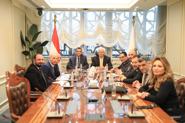 وزير التعليم العالي يلتقي رئيس هيئة الشراء الموحد لمناقشة تأمين احتياجات المستشفيات الجامعية 