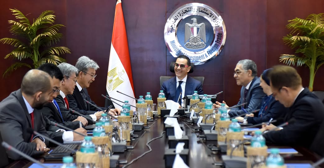 وزير الاستثمار والتجارة الخارجية يلتقي رئيس مجلس إدارة شركة يازاكي اليابانية لأوروبا والشرق الأوسط وأفريقيا